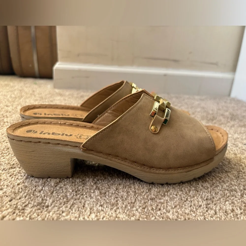 Inblu Women’s Suede Peep Toe Sandals with Gold Detail – Comfort & Style - Picture 7 of 9
